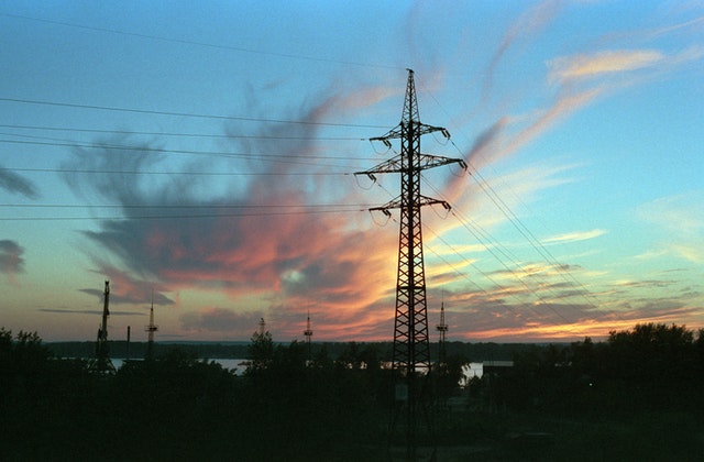 imagem de torre de transmissão de energia